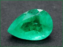 Smaragd Schmuckstein Tropfenform 3,60 ct. UNIKAT