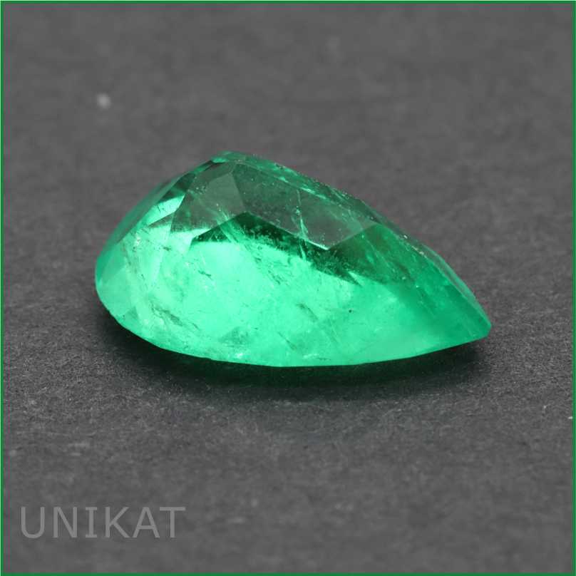 Smaragd Schmuckstein Tropfenform 3,60 ct. UNIKAT